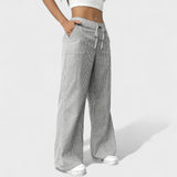 María - Pantalones anchos y cómodos con detalles elegantes