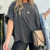 BELLA - CAMISETA OVERSIZE CON CLAVIJAS