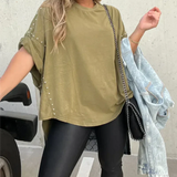 BELLA - CAMISETA OVERSIZE CON CLAVIJAS