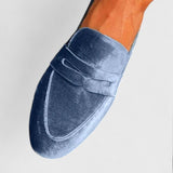 Mocassins en velours bleu et bout rond